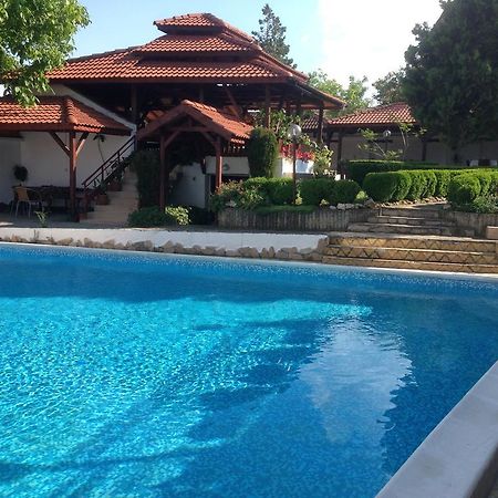 Family Hotel Accent Razgrad Eksteriør billede