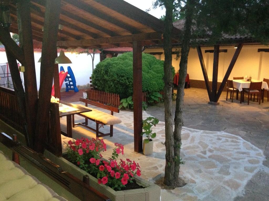 Family Hotel Accent Razgrad Eksteriør billede