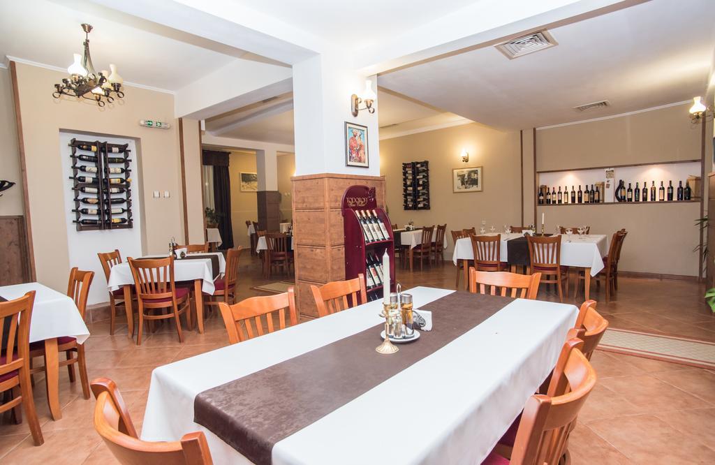 Family Hotel Accent Razgrad Eksteriør billede
