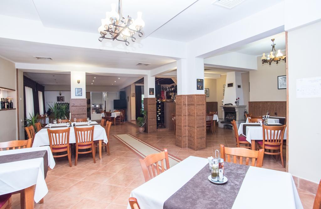 Family Hotel Accent Razgrad Eksteriør billede