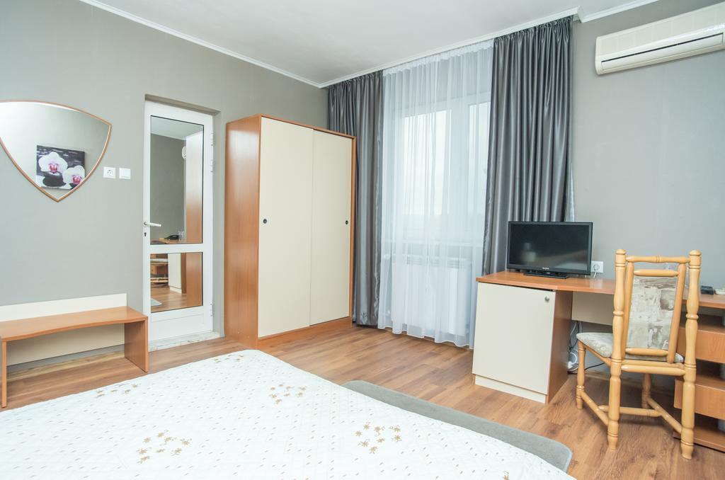 Family Hotel Accent Razgrad Eksteriør billede