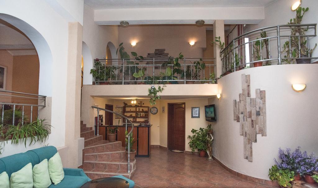 Family Hotel Accent Razgrad Eksteriør billede