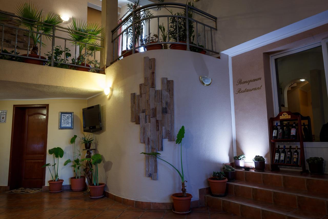 Family Hotel Accent Razgrad Eksteriør billede